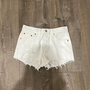 White Levi’s Jean Shorts